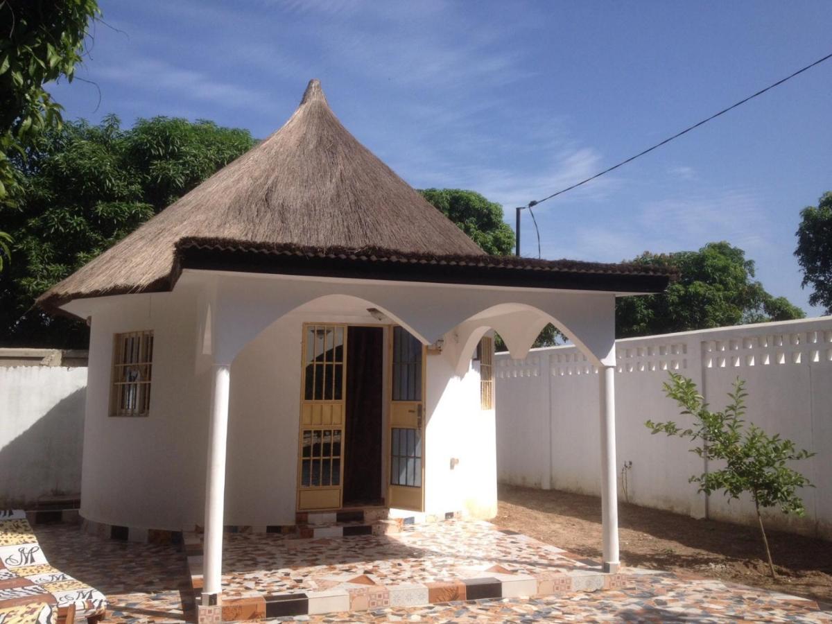 The White House Lodges Brufut Exterior photo